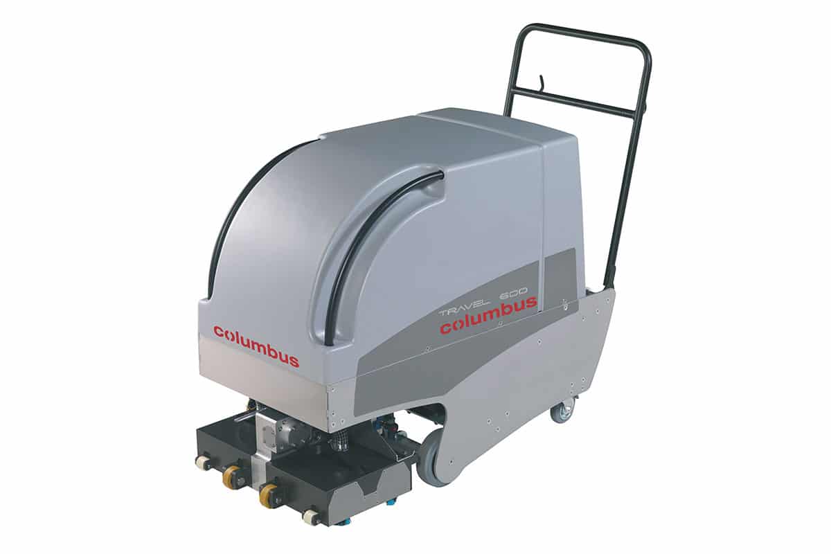 Moving walkway wet cleaning machine travel600 front
